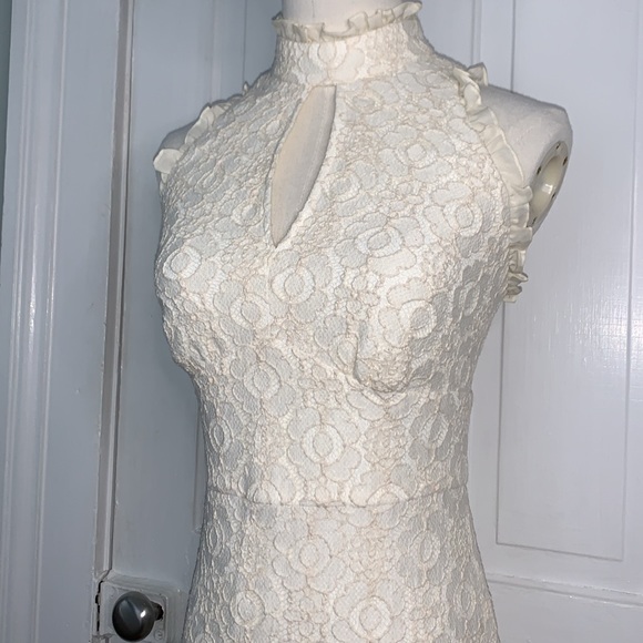 SHOSHANNA SLEEVELESS CREAM LACE MIDI SHEATH DRESS - Picture 2 of 13